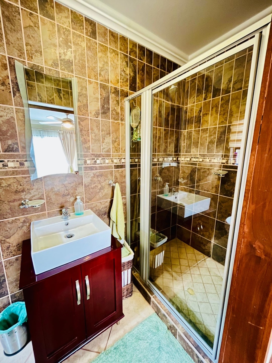 6 Bedroom Property for Sale in Tergniet Western Cape